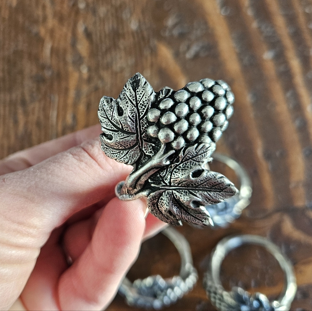 Grape Themed Napkin Rings 4